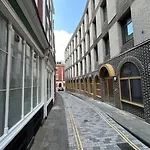 Modern 2 Bed Apartment In Bristol City Centre
