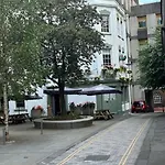 Modern 2 Bed Apartment In Bristol City Centre