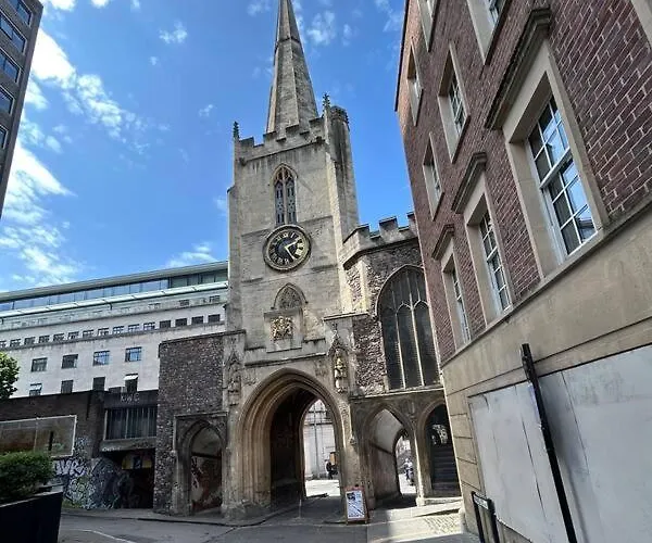Modern 2 Bed Apartment In Bristol City Centre