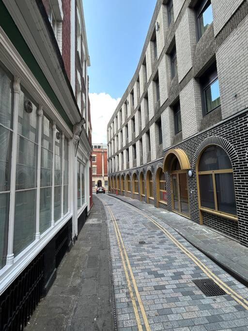 Modern 2 Bed In City Centre Bristol