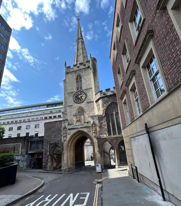 Modern 2 Bed In City Centre Bristol